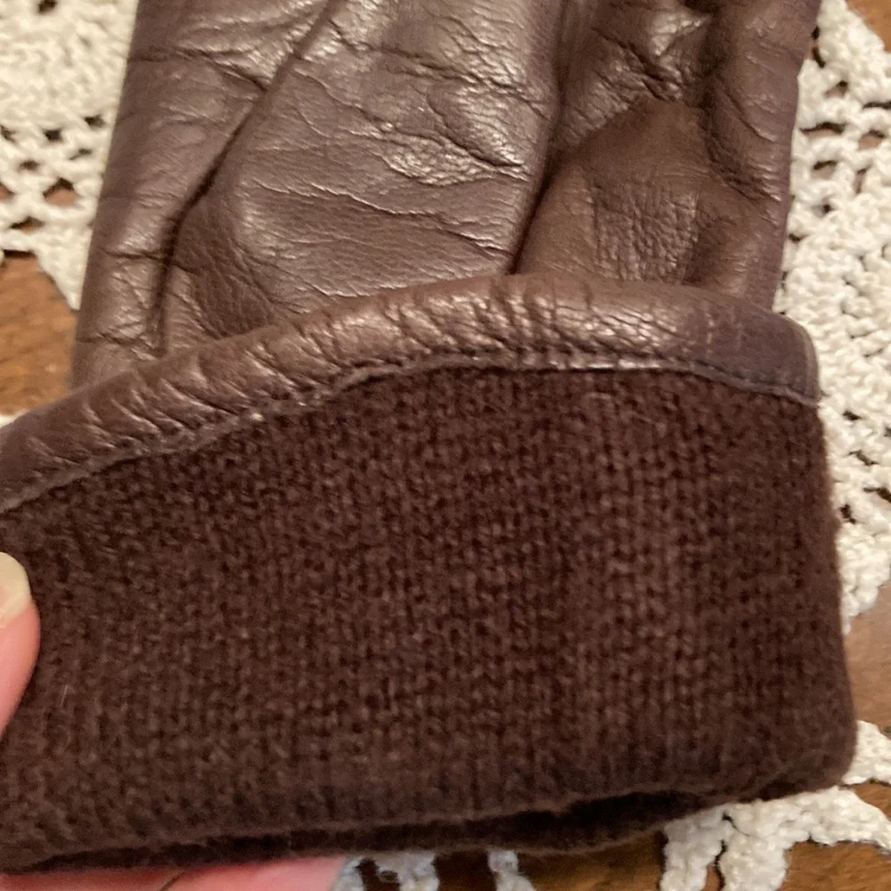 🎉HP🎉 FOWNES Womens 100% soft leather gloves- size 6.5